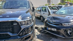 Kontrolden çıkan araç park halindeki 4 araca çarptı