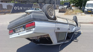Takla atan otomobilin sürücüsü yaralandı
