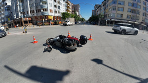 Karaman'da motosikletler çarpıştı: 2 yaralı