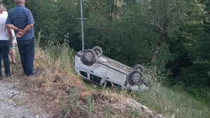 Kastamonu'da otomobil tarlaya yuvarlandı: 3 yaralı