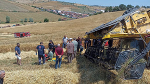 Samsun'da biçerdöver devrildi: 1 yaralı
