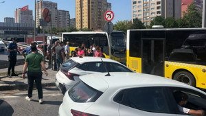 Beylikdüzü'nde 2 İETT Özel Halk Otobüsü çarpıştı: 2 yaralı