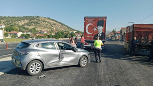 Bilecik’te kamyonet ile otomobil çarpıştı