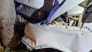 Susurluk'ta otomobil şarampole devrildi:1 yaralı