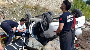 Adana'da otomobil dereye düştü: 2 ölü, 1 yaralı