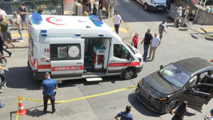 Ümraniye'de cip ile otomobil çarpıştı: 2'si çocuk 4 yaralı