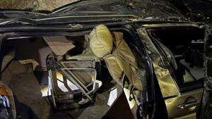 Van'da otomobil dere yatağına uçtu: 1 ölü, 1 yaralı