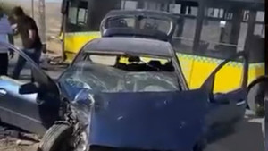 Siirt'te belediye otobüsü ile otomobil çarpıştı: 1 yaralı