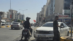 Şanlıurfa’da cadde üzerinde maddi hasarlı kaza!