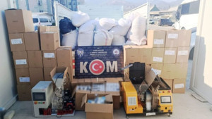 Aydın'da 5 adrese eş zamanlı kaçakçılık operasyonu