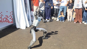 TEKNOFEST Güneydoğu'da insansı robota yoğun ilgi