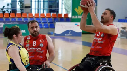 Kazada bacağını kaybetti, yılmayıp basketbola başladı
