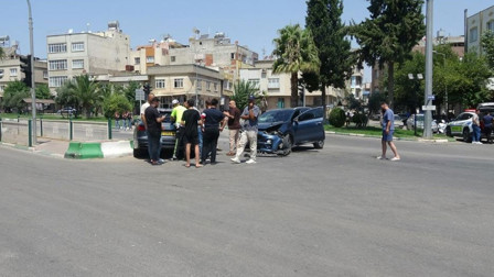 Kilis'te iki otomobil çarpıştı: 4 yaralı