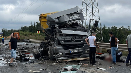 Şile'de korkunç kaza: Çarpışan 2 tır adeta paramparça oldu