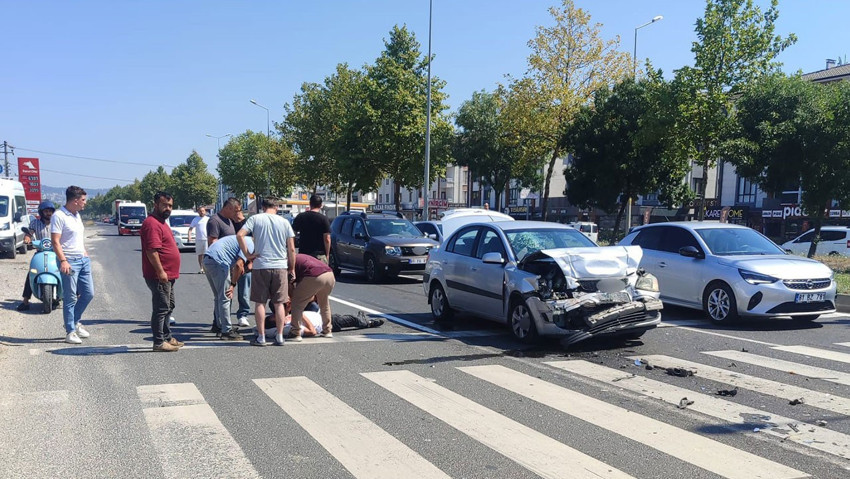 Işıklı kavşakta 2 otomobil çarpıştı: 1 yaralı