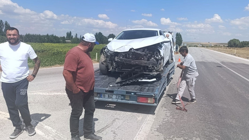 Çorum'da pikap ile otomobil çarpıştı: 2 yaralı
