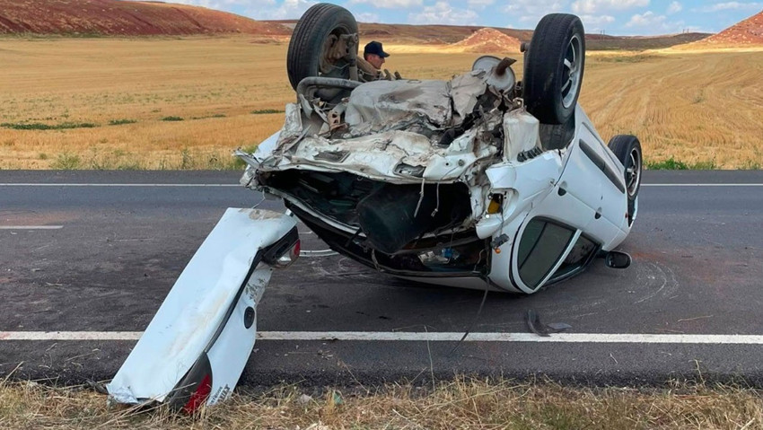 Otomobil ve minibüs çarpıştı, 5 kişi yaralandı