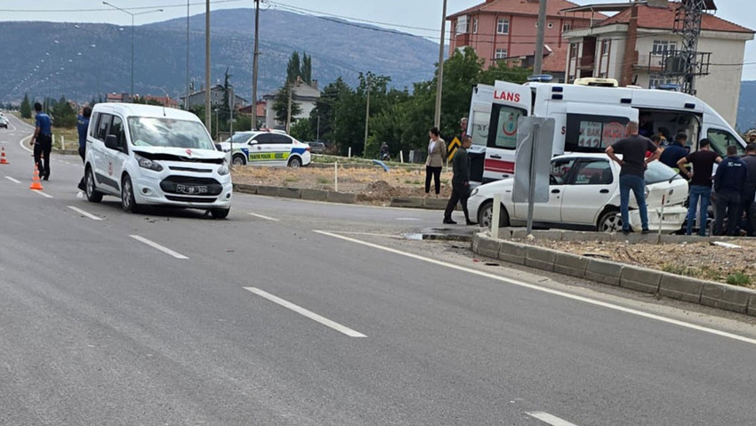 Isparta’da iki araç çarpıştı: 5 yaralı
