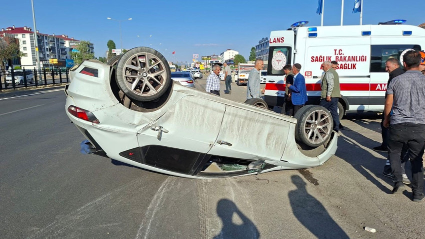 Bingöl’de çarpışan araçlardan biri ters döndü: 3 yaralı