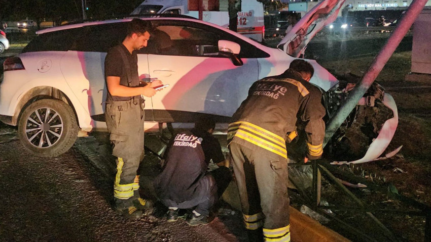 Çerkezköy’de iki araç kafa kafaya çarpıştı: 6 yaralı