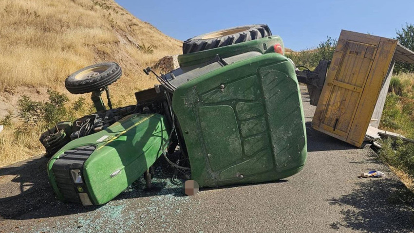 Siirt'te seyir halindeki traktör devrildi: 4 yaralı
