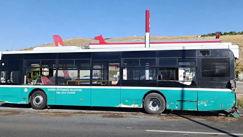 Kayseri'de yolcu otobüsü ile minibüs çarpıştı: 3 yaralı