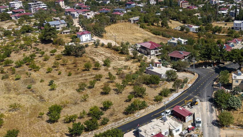 Gülnar'da 3 mahalleyi birbirine bağlayan yol yenilendi