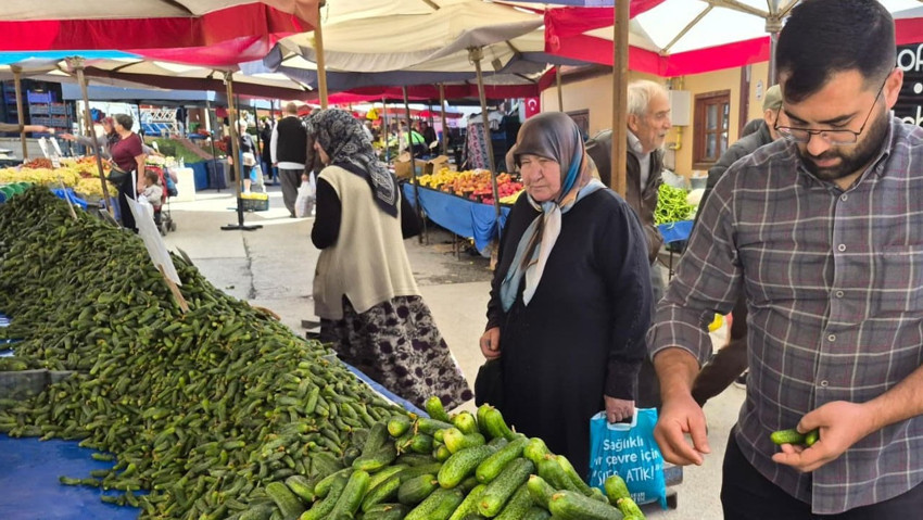 Pazarda turşu mesaisi başladı